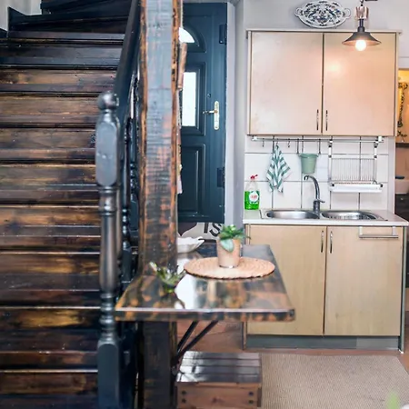 Victor's Traditional House *