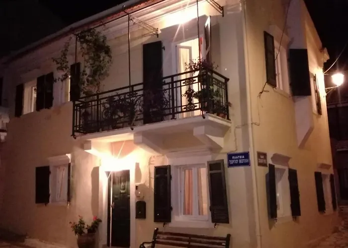 Victor's Traditional House Chlomos